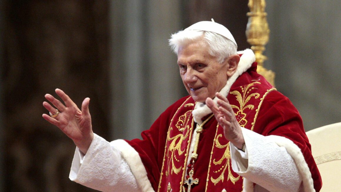 Addio a Papa Benedetto XVI: morto all’età di 95 anni