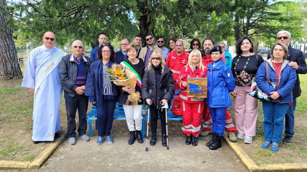 Battipaglia, inaugurata panchina dedicata alla Sindrome di Sjögren